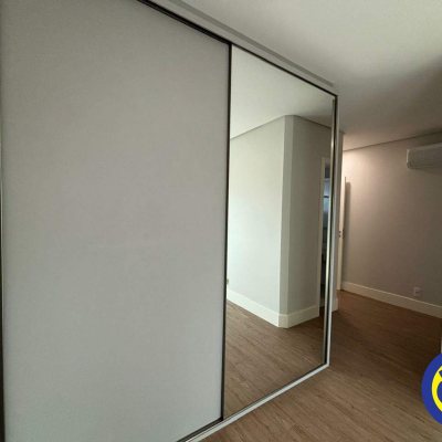 Apartamento com 130m², 3 quartos (sendo 2 suítes), 2 garagens, no bairro Agronômica em Florianópolis