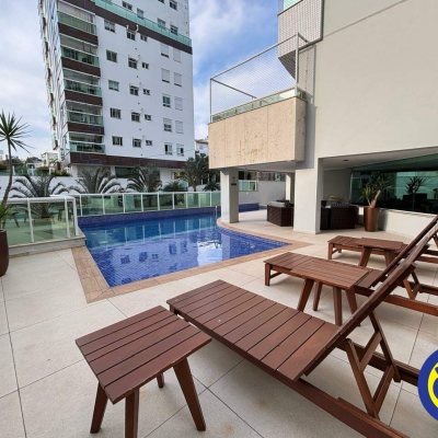 Apartamento com 130m², 3 quartos (sendo 2 suítes), 2 garagens, no bairro Agronômica em Florianópolis