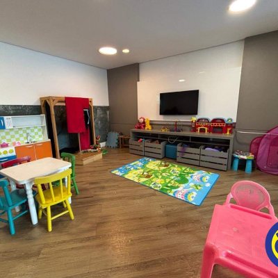 Apartamento com 130m², 3 quartos (sendo 2 suítes), 2 garagens, no bairro Agronômica em Florianópolis