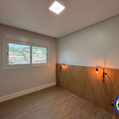 Apartamento com 130m², 3 quartos (sendo 2 suítes), 2 garagens, no bairro Agronômica em Florianópolis