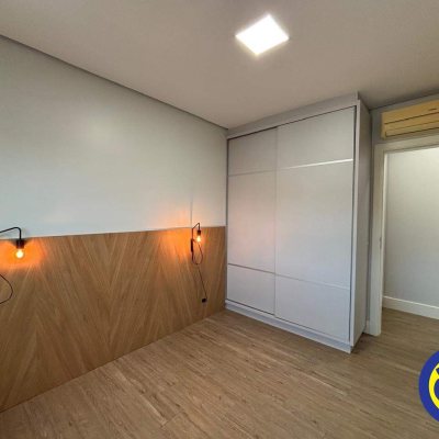 Apartamento com 130m², 3 quartos (sendo 2 suítes), 2 garagens, no bairro Agronômica em Florianópolis