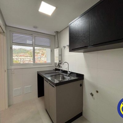 Apartamento com 130m², 3 quartos (sendo 2 suítes), 2 garagens, no bairro Agronômica em Florianópolis