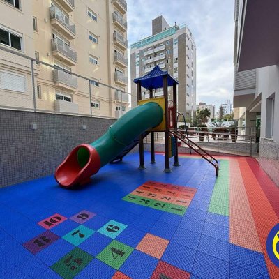 Apartamento com 130m², 3 quartos (sendo 2 suítes), 2 garagens, no bairro Agronômica em Florianópolis