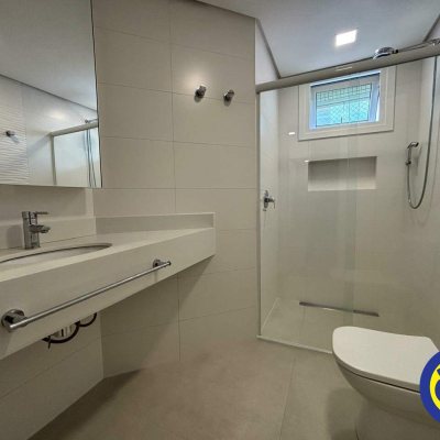 Apartamento com 130m², 3 quartos (sendo 2 suítes), 2 garagens, no bairro Agronômica em Florianópolis
