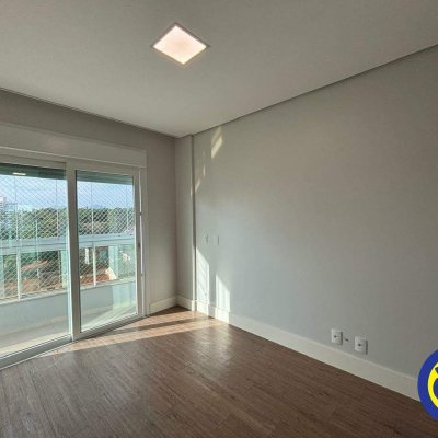 Apartamento com 130m², 3 quartos (sendo 2 suítes), 2 garagens, no bairro Agronômica em Florianópolis
