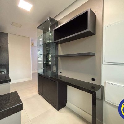 Apartamento com 130m², 3 quartos (sendo 2 suítes), 2 garagens, no bairro Agronômica em Florianópolis