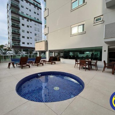 Apartamento com 130m², 3 quartos (sendo 2 suítes), 2 garagens, no bairro Agronômica em Florianópolis