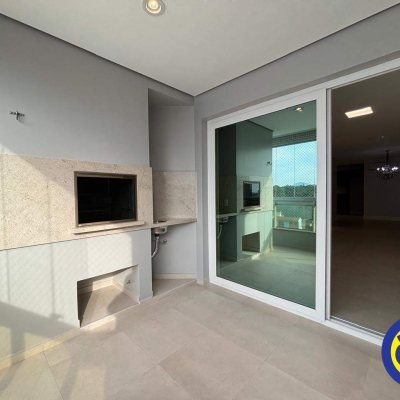 Apartamento com 130m², 3 quartos (sendo 2 suítes), 2 garagens, no bairro Agronômica em Florianópolis