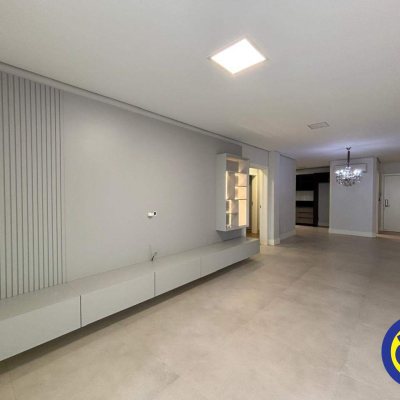 Apartamento com 130m², 3 quartos (sendo 2 suítes), 2 garagens, no bairro Agronômica em Florianópolis