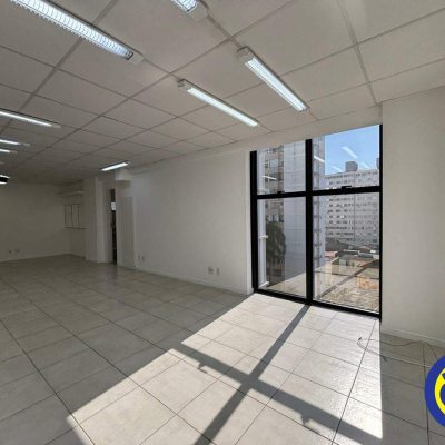 Sala com 48m², 1 garagem, no bairro Centro em Florianópolis