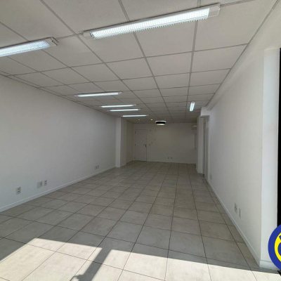 Sala com 48m², 1 garagem, no bairro Centro em Florianópolis