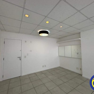 Sala com 48m², 1 garagem, no bairro Centro em Florianópolis