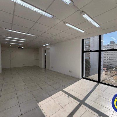 Sala com 48m², 1 garagem, no bairro Centro em Florianópolis