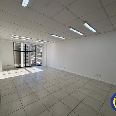 Sala com 48m², 1 garagem, no bairro Centro em Florianópolis