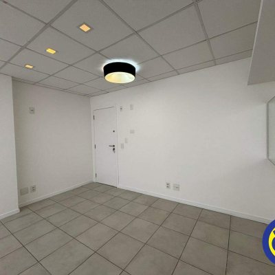 Sala com 48m², 1 garagem, no bairro Centro em Florianópolis