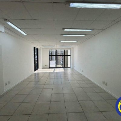Sala com 48m², 1 garagem, no bairro Centro em Florianópolis