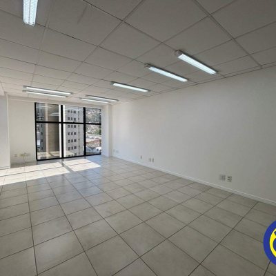 Sala com 48m², 1 garagem, no bairro Centro em Florianópolis
