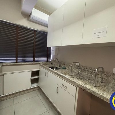 Sala com 84m², 1 garagem, no bairro Centro em Florianópolis