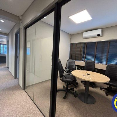 Sala com 84m², 1 garagem, no bairro Centro em Florianópolis