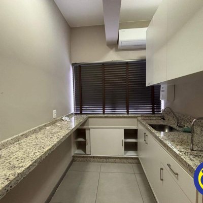 Sala com 84m², 1 garagem, no bairro Centro em Florianópolis