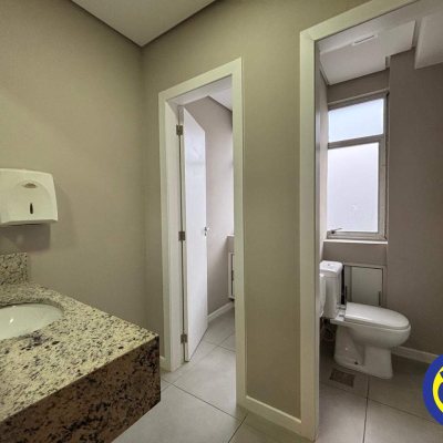 Sala com 84m², 1 garagem, no bairro Centro em Florianópolis