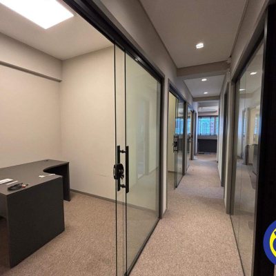 Sala com 84m², 1 garagem, no bairro Centro em Florianópolis