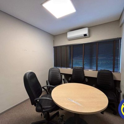 Sala com 84m², 1 garagem, no bairro Centro em Florianópolis