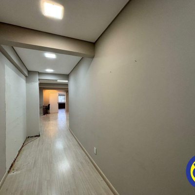 Sala com 86m², no bairro Centro em Florianópolis