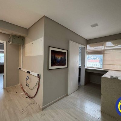 Sala com 86m², no bairro Centro em Florianópolis