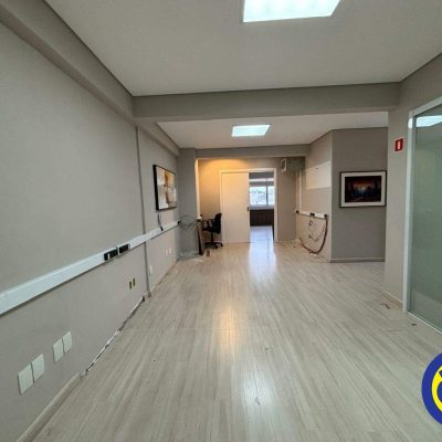 Sala com 86m², no bairro Centro em Florianópolis