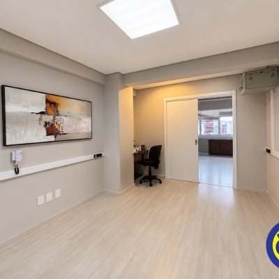 Sala com 86m², no bairro Centro em Florianópolis