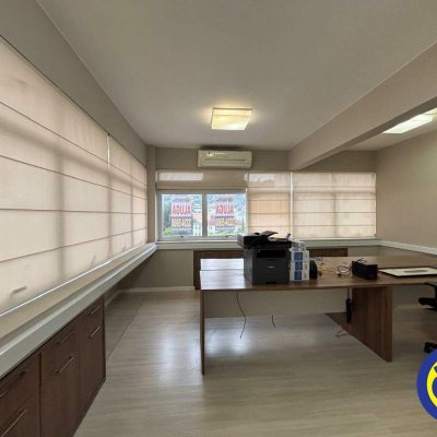 Sala com 86m², no bairro Centro em Florianópolis