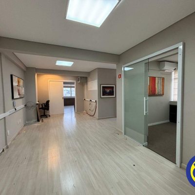 Sala com 86m², no bairro Centro em Florianópolis
