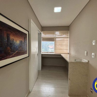 Sala com 86m², no bairro Centro em Florianópolis