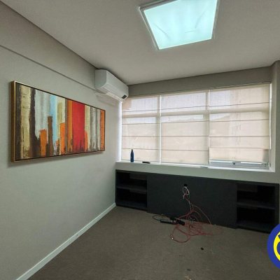 Sala com 86m², no bairro Centro em Florianópolis