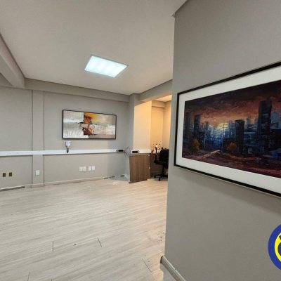Sala com 86m², no bairro Centro em Florianópolis