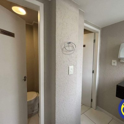 Sala com 86m², no bairro Centro em Florianópolis