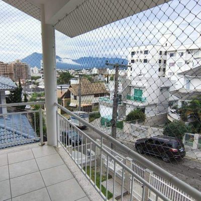 Casa com 392m², 3 quartos (sendo 1 suíte), 1 garagem, no bairro Pedra Branca em Palhoça
