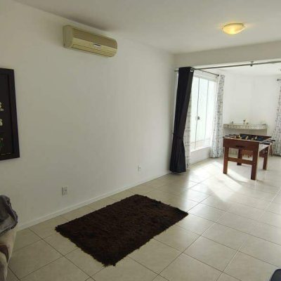 Casa com 392m², 3 quartos (sendo 1 suíte), 1 garagem, no bairro Pedra Branca em Palhoça