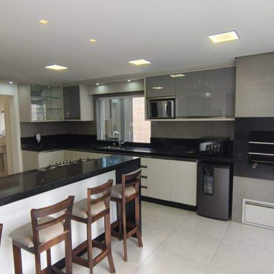Casa com 392m², 3 quartos (sendo 1 suíte), 1 garagem, no bairro Pedra Branca em Palhoça