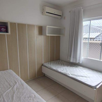 Casa com 392m², 3 quartos (sendo 1 suíte), 1 garagem, no bairro Pedra Branca em Palhoça