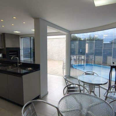Casa com 392m², 3 quartos (sendo 1 suíte), 1 garagem, no bairro Pedra Branca em Palhoça