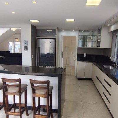 Casa com 392m², 3 quartos (sendo 1 suíte), 1 garagem, no bairro Pedra Branca em Palhoça