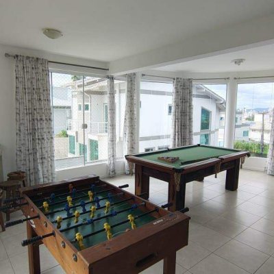 Casa com 392m², 3 quartos (sendo 1 suíte), 1 garagem, no bairro Pedra Branca em Palhoça