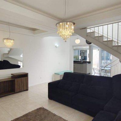 Casa com 392m², 3 quartos (sendo 1 suíte), 1 garagem, no bairro Pedra Branca em Palhoça