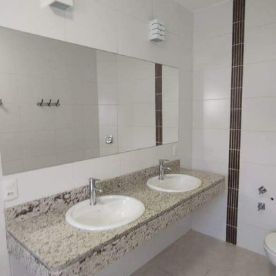 Casa com 392m², 3 quartos (sendo 1 suíte), 1 garagem, no bairro Pedra Branca em Palhoça