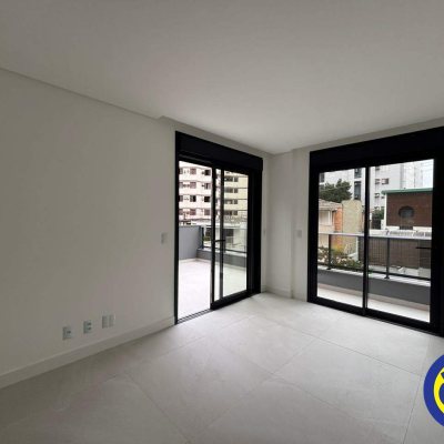 Apartamento com 135m², 2 quartos (sendo 2 suítes), 1 garagem, no bairro Centro em Florianópolis