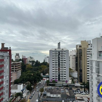 Apartamento com 135m², 2 quartos (sendo 2 suítes), 1 garagem, no bairro Centro em Florianópolis