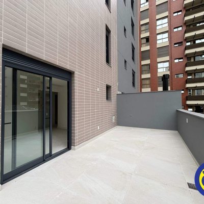 Apartamento com 135m², 2 quartos (sendo 2 suítes), 1 garagem, no bairro Centro em Florianópolis