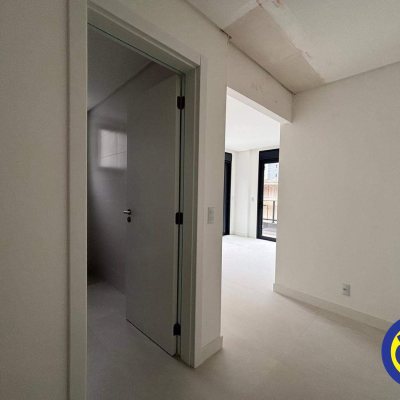 Apartamento com 135m², 2 quartos (sendo 2 suítes), 1 garagem, no bairro Centro em Florianópolis